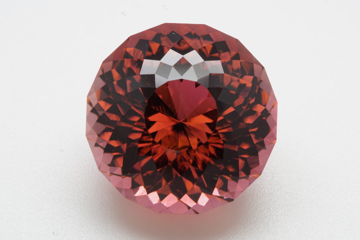 Ignis, Rubellit 21,16 ct aus Brasilien, facettenreicher Rundschliff, Ansicht von oben