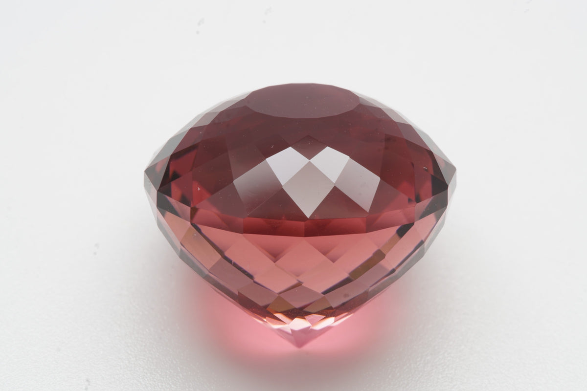 Ignis, Rubellit 21,16 ct, Seitenansicht mit Pavillon